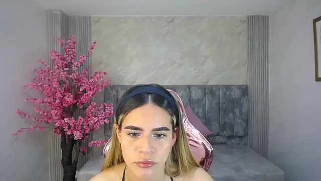 Snapshot of lilith4_s chatting on 10.11.25 lilith4 s online show from 10.11.25