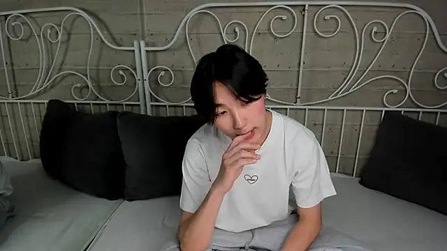 Snapshot of HeejinWang chatting on 11.01.25 HeejinWang online show from 11.01.25