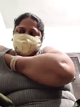 Snapshot of Mmm143 chatting on 11.23.25 Mmm143 online show from 11.23.25