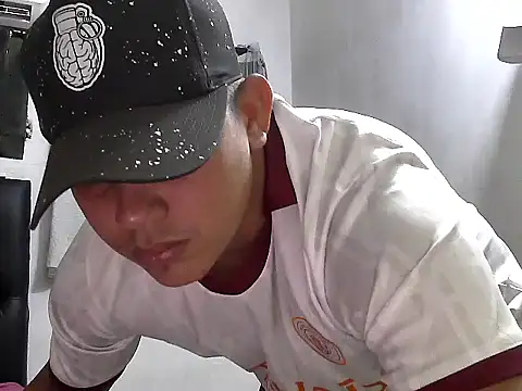 Snapshot of Alex_man23 chatting on 12.05.25 Alex man23 online show from 12.05.25