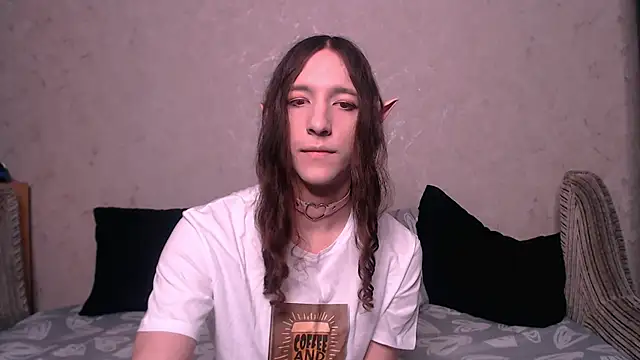 Snapshot of SilverMuse_ chatting on 10.06.25 SilverMuse online show from 10.06.25