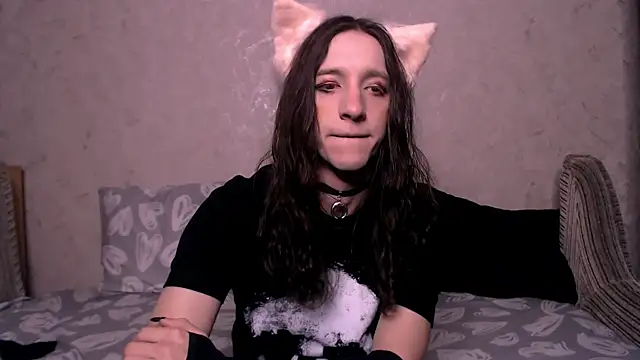 Snapshot of SilverMuse_ chatting on 10.11.25 SilverMuse online show from 10.11.25