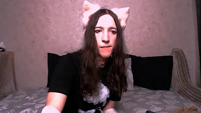 Snapshot of SilverMuse_ chatting on 10.17.25 SilverMuse online show from 10.17.25