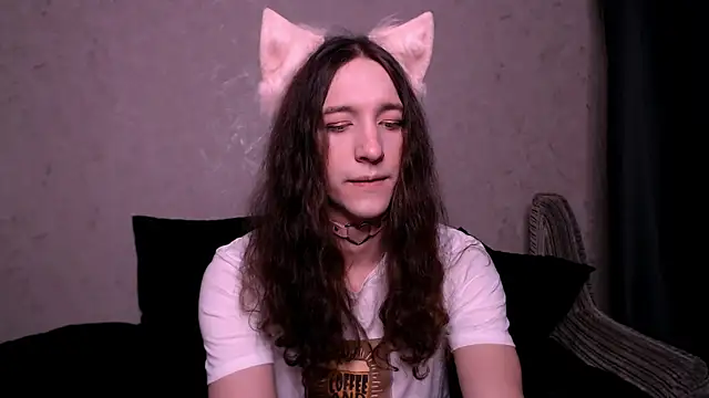 Snapshot of SilverMuse_ chatting on 10.30.25 SilverMuse online show from 10.30.25