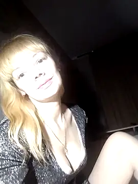 Snapshot of AliceSwan1122 chatting on 10.13.25 AliceSwan1122 online show from 10.13.25