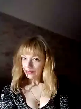 Snapshot of AliceSwan1122 chatting on 10.18.25 AliceSwan1122 online show from 10.18.25