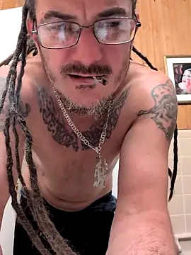 Snapshot of Clownboi17 chatting on 11.26.25 Clownboi17 online show from 11.26.25