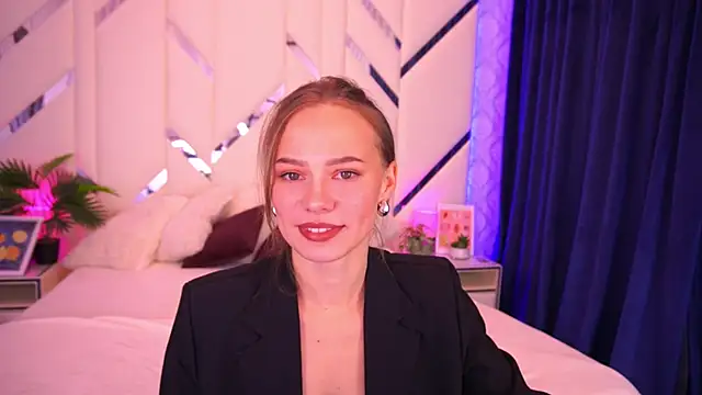 ShyySiren online show from 10.14.25