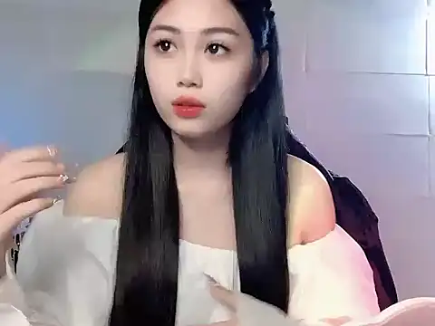 Lyly4757 online show from 12.13.25