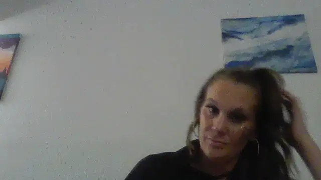 Snapshot of Ariasweetaspie chatting on 10.31.25 Ariasweetaspie online show from 10.31.25