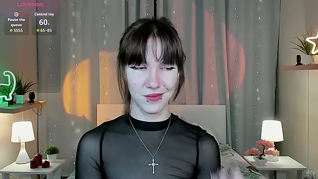 Snapshot of JessieRich chatting on 11.08.25 JessieRich online show from 11.08.25