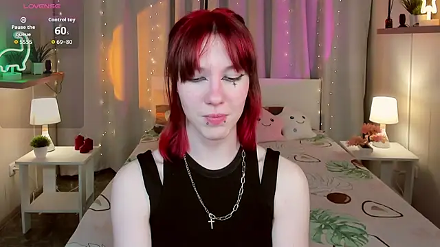 Snapshot of JessieRich chatting on 11.28.25 JessieRich online show from 11.28.25