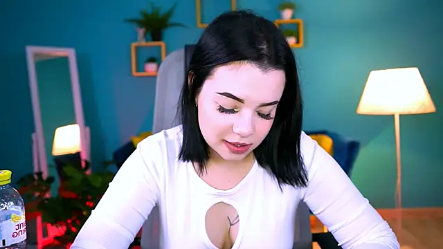 Snapshot of leslierowe_ chatting on 10.04.25 leslierowe online show from 10.04.25