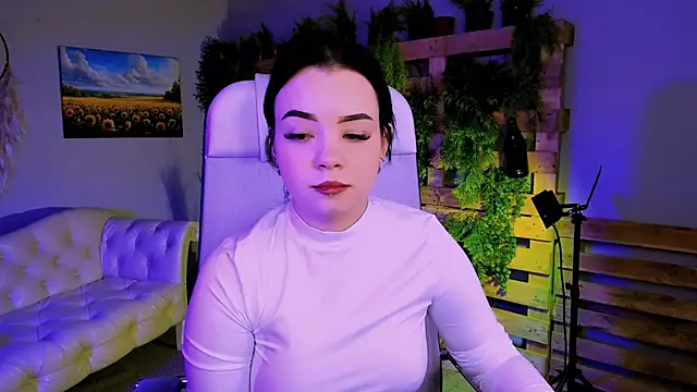 Snapshot of leslierowe_ chatting on 10.25.25 leslierowe online show from 10.25.25