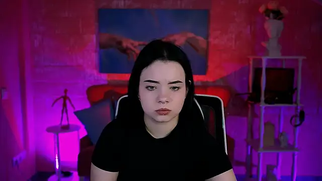 Snapshot of leslierowe_ chatting on 11.22.25 leslierowe online show from 11.22.25