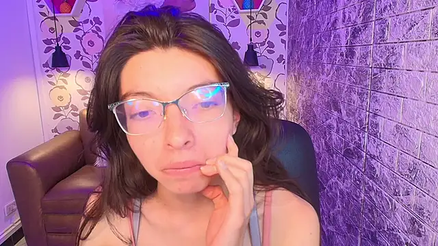 Snapshot of alllyson_ chatting on 10.01.25 alllyson online show from 10.01.25