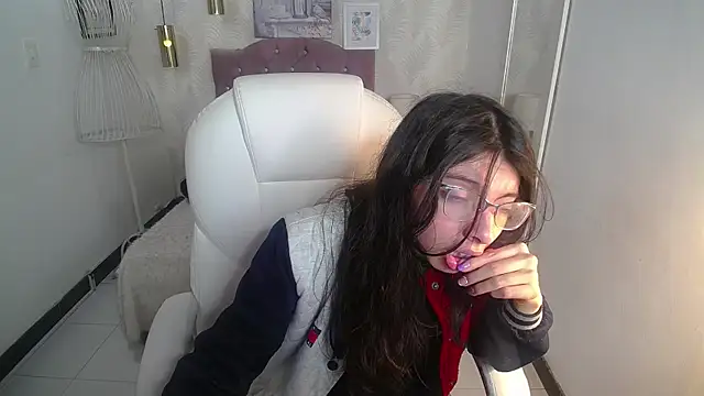 Snapshot of alllyson_ chatting on 11.14.25 alllyson online show from 11.14.25