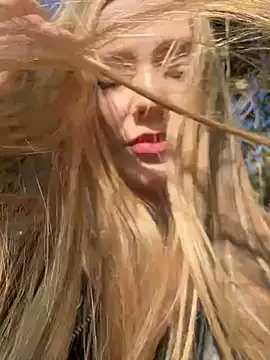 MilaMoone online show from 09.27.25