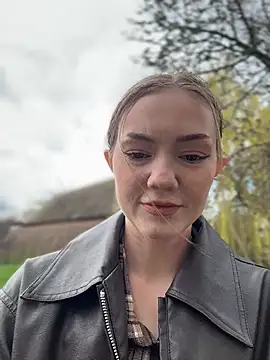 MilaMoone online show from 04.04.26