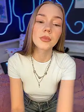 Snapshot of MilaMoone chatting on 04.20.26 MilaMoone online show from 04.20.26