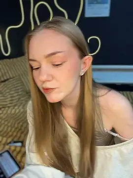 Snapshot of MilaMoone chatting on 05.28.26 MilaMoone online show from 05.28.26