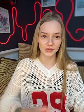 Snapshot of MilaMoone chatting on 05.31.26 MilaMoone online show from 05.31.26