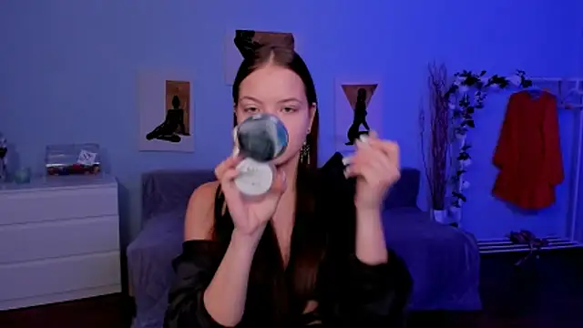 BetsyKiss online show from 11.12.25