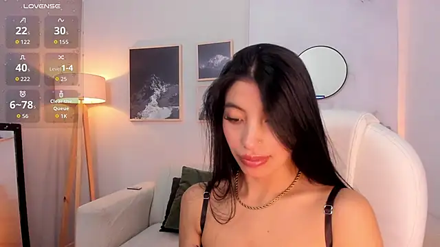 Tiffany Low online show from 02.03.26