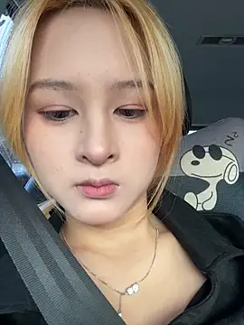 Snapshot of yuki_june chatting on 10.26.25 yuki june online show from 10.26.25