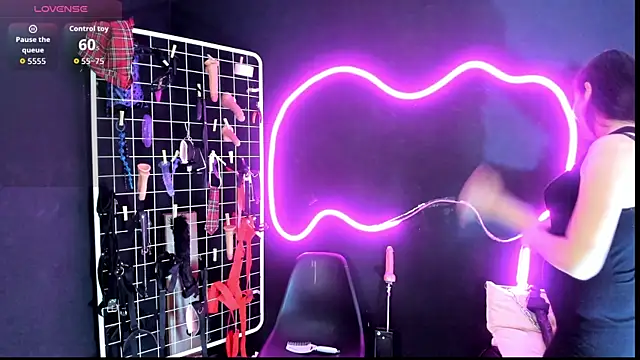 Snapshot of Mistress_Megan_BDSM chatting on 10.21.25 Mistress Megan BDSM online show from 10.21.25