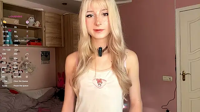 Snapshot of FridaAaberg chatting on 11.16.25 FridaAaberg online show from 11.16.25