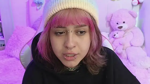 Snapshot of NekoWaifu chatting on 04.19.26 NekoWaifu online show from 04.19.26