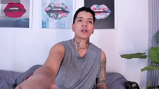 Snapshot of Girls_inlove chatting on 10.09.25 Girls inlove online show from 10.09.25