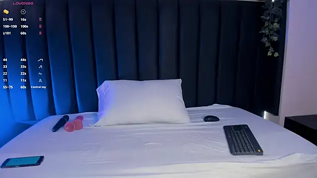 Snapshot of Cristina_joy chatting on 10.21.25 Cristina joy online show from 10.21.25