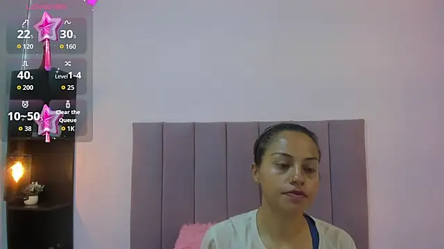 Snapshot of HoollyHendrix chatting on 10.17.25 HoollyHendrix online show from 10.17.25