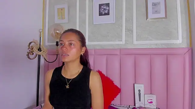 Snapshot of HoollyHendrix chatting on 02.05.26 HoollyHendrix online show from 02.05.26