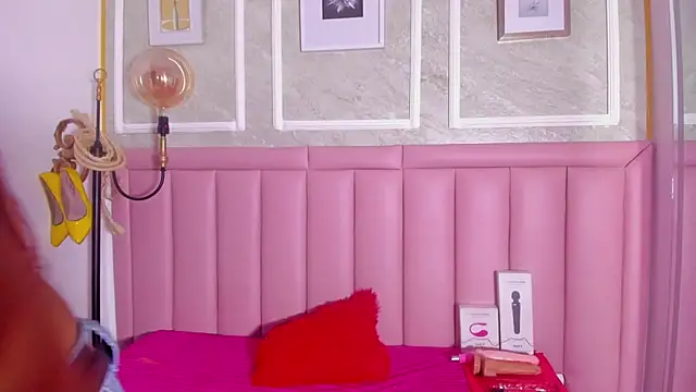 Snapshot of HoollyHendrix chatting on 02.09.26 HoollyHendrix online show from 02.09.26