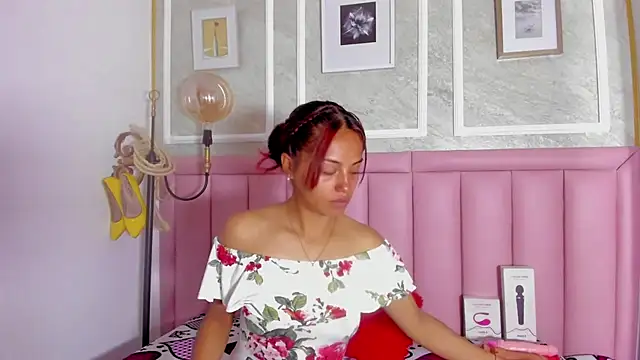 Snapshot of HoollyHendrix chatting on 02.11.26 HoollyHendrix online show from 02.11.26