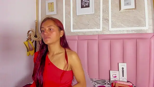 Snapshot of HoollyHendrix chatting on 02.12.26 HoollyHendrix online show from 02.12.26