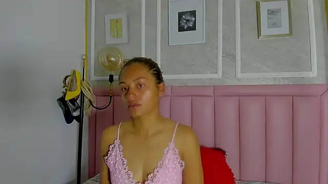 Snapshot of HoollyHendrix chatting on 02.21.26 HoollyHendrix online show from 02.21.26