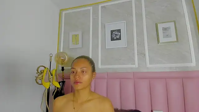 Snapshot of HoollyHendrix chatting on 02.24.26 HoollyHendrix online show from 02.24.26