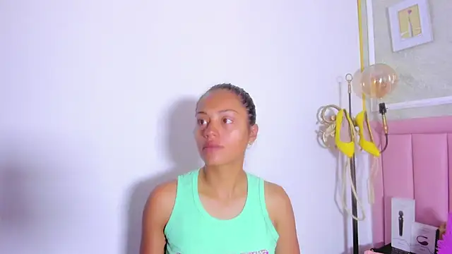 Snapshot of HoollyHendrix chatting on 02.28.26 HoollyHendrix online show from 02.28.26