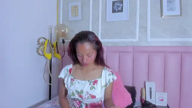 Snapshot of HoollyHendrix chatting on 03.03.26 HoollyHendrix online show from 03.03.26