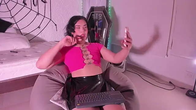 Snapshot of BlaerShadow_ chatting on 10.27.25 BlaerShadow online show from 10.27.25