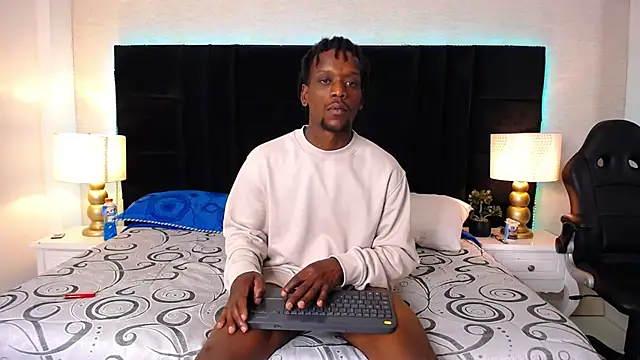 Snapshot of SkylerBigxxx chatting on 05.07.26 SkylerBigxxx online show from 05.07.26