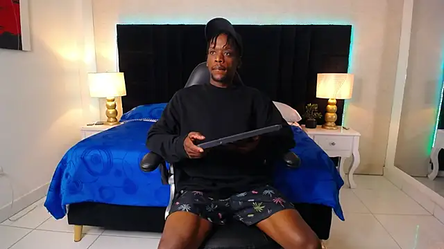 Snapshot of SkylerBigxxx chatting on 05.14.26 SkylerBigxxx online show from 05.14.26