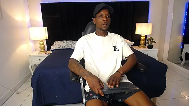 Snapshot of SkylerBigxxx chatting on 05.26.26 SkylerBigxxx online show from 05.26.26