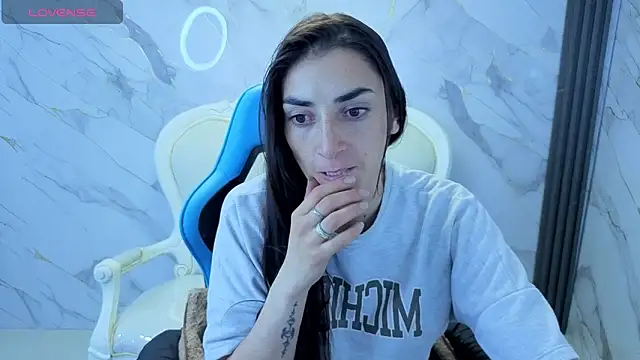 Maily a  online show from 04.21.26