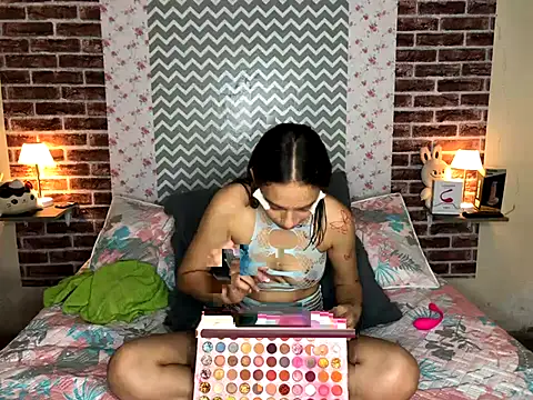 Snapshot of KaMila_M00N chatting on 09.22.25 KaMila M00N online show from 09.22.25