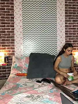 Snapshot of KaMila_M00N chatting on 09.26.25 KaMila M00N online show from 09.26.25